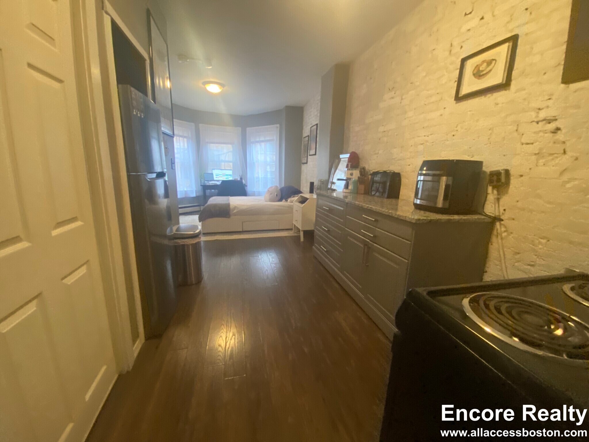 Building Photo - 40 Anderson St