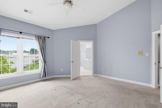 Building Photo - 6323 Barcroft Mews Dr