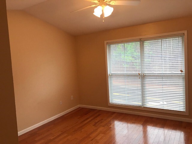 Building Photo - 660 Barnett Shoals Rd