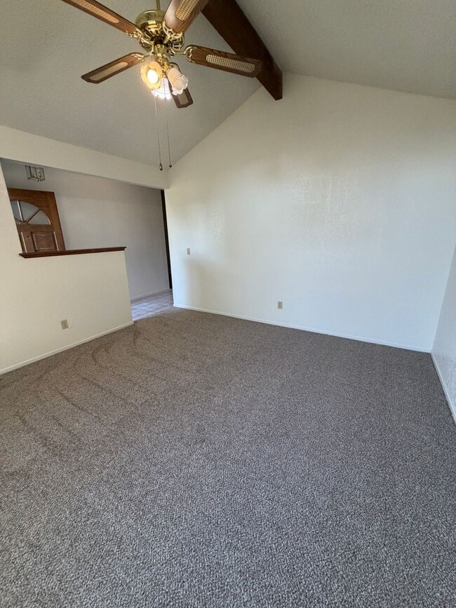 Building Photo - 1635 E Eastbrook Ave