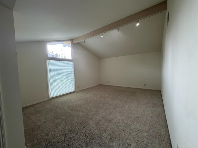 Building Photo - 1428 W Calimyrna Ave