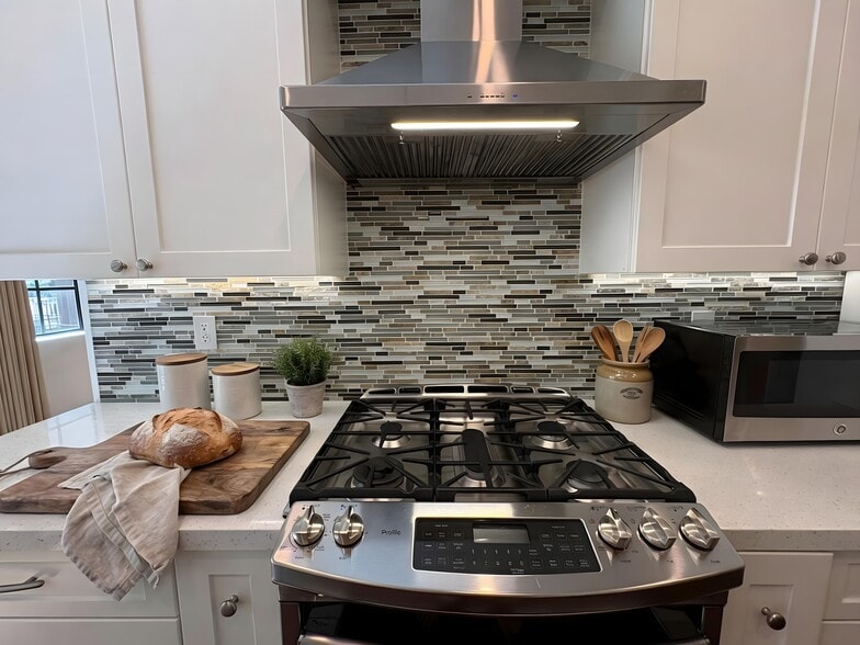 Kitchen - 11939 Gorham Ave