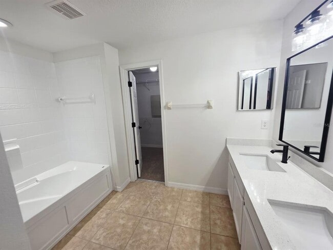 Building Photo - 9764 Tivoli Villa Dr
