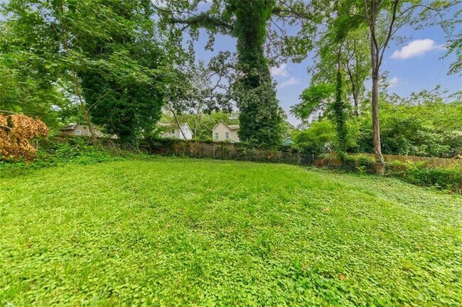 Building Photo - 1582 Lincoln Ave SE