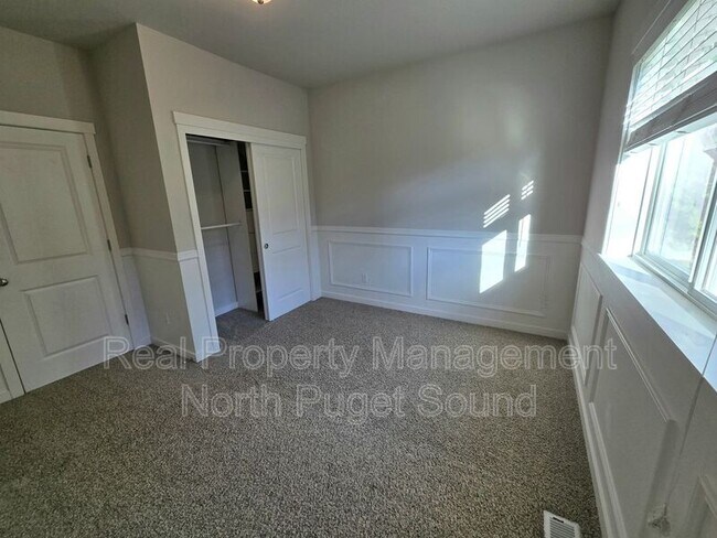 Building Photo - 11017 18th St NE