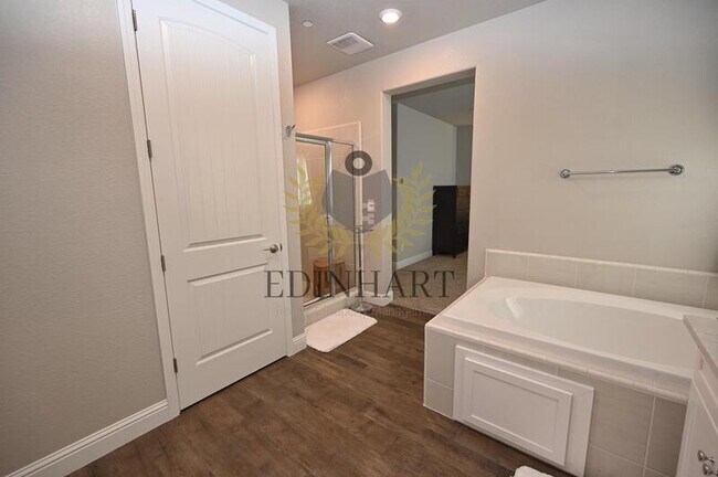 Building Photo - 1439 E Via Albero Dr