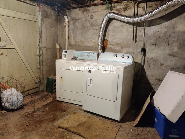 Building Photo - 24 Rossmore St