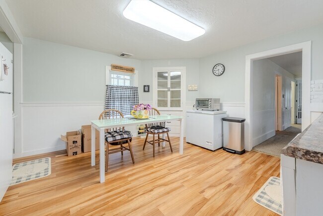 Building Photo - 9 Beach St