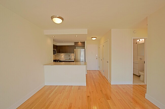 Primary Photo - 329 E 65th St
