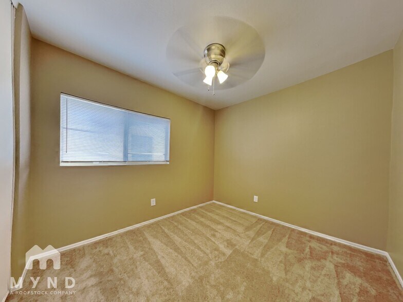 Building Photo - 11793 W Dahlia Dr