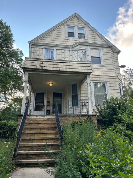 Front of Building - 2207 Grandview Ave