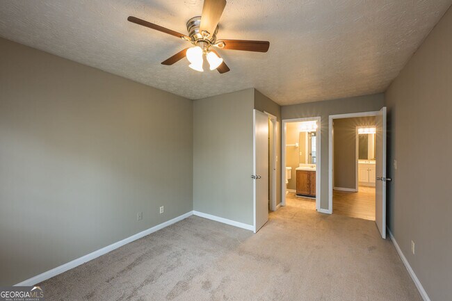 Building Photo - 4838 Westridge Dr