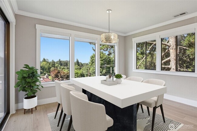 Building Photo - Walk to Juanita Beach with a stunning view!