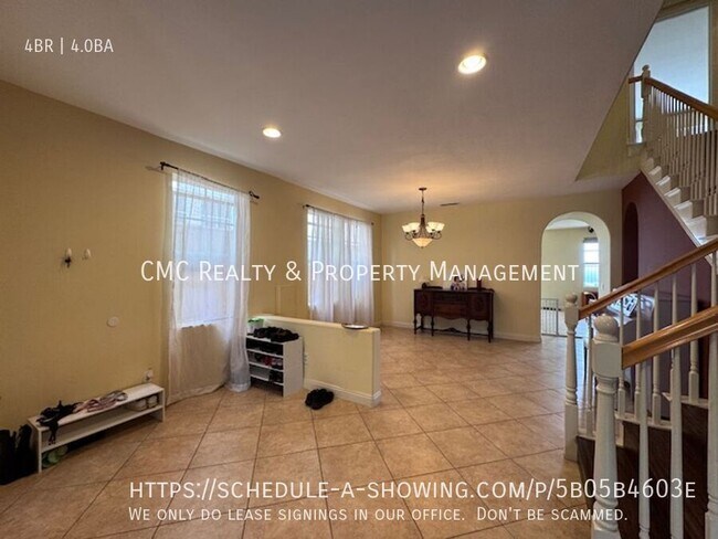 Building Photo - 2541 Hillcrest St