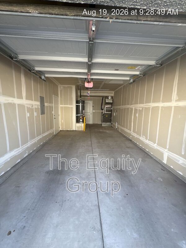 Building Photo - 410 S Summit St