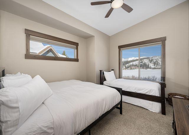 Building Photo - 65 Bluestem Ct