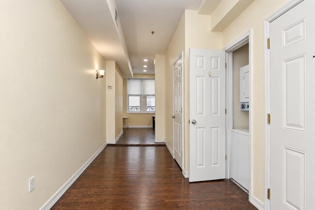 Building Photo - 231 Grand St