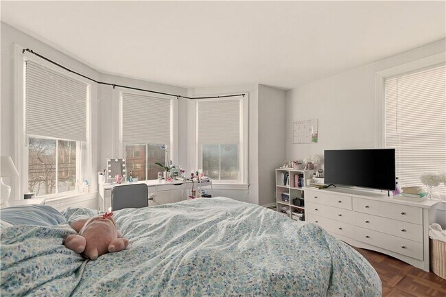 Building Photo - 22 Summer St