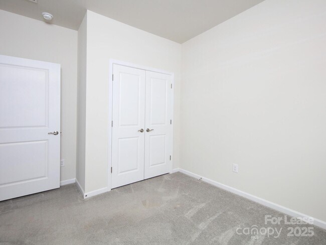 Building Photo - 161 White Apple Wy