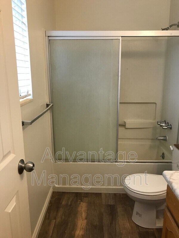 Building Photo - 952 S Freedom Blvd