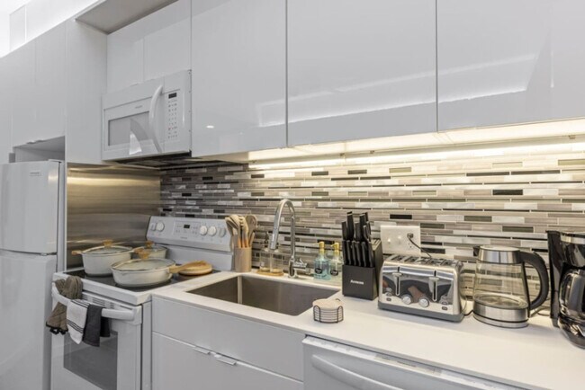 Building Photo - 12607 Larchmere Blvd