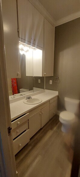 Building Photo - 250 S Ann St