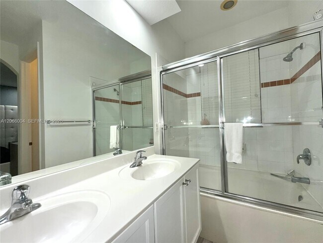 Building Photo - 2851 Prospect Rd