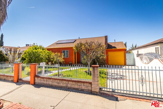 Building Photo - 6445 Tujunga Ave