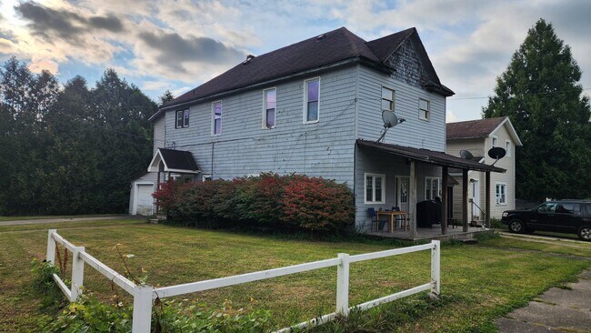 Building Photo - 124 Lincoln Ave