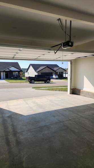 Building Photo - 929 Olympic Ct