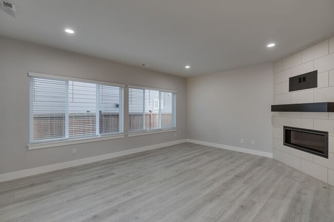 Building Photo - Seattle Hill Road Area Beautiful 5 Bedroom...