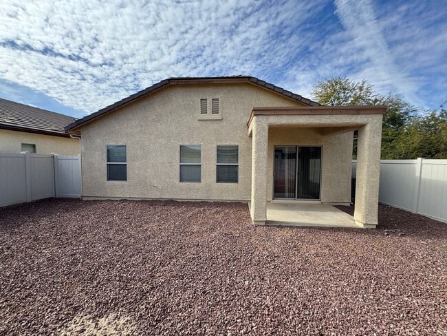 Building Photo - Red Rock Home