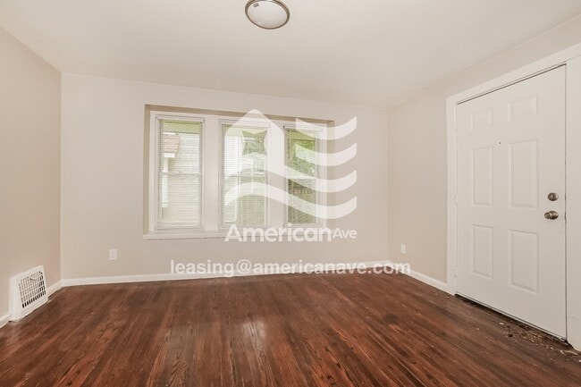 Building Photo - 128 Hollinger Ave