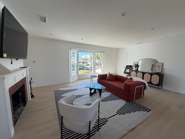 Building Photo - 1546 S Ogden Dr