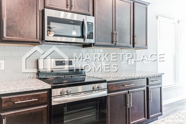 Building Photo - 390 Sessile Oak Dr