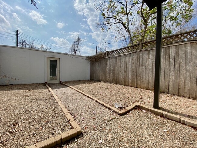 Building Photo - 1259 Blalock Rd