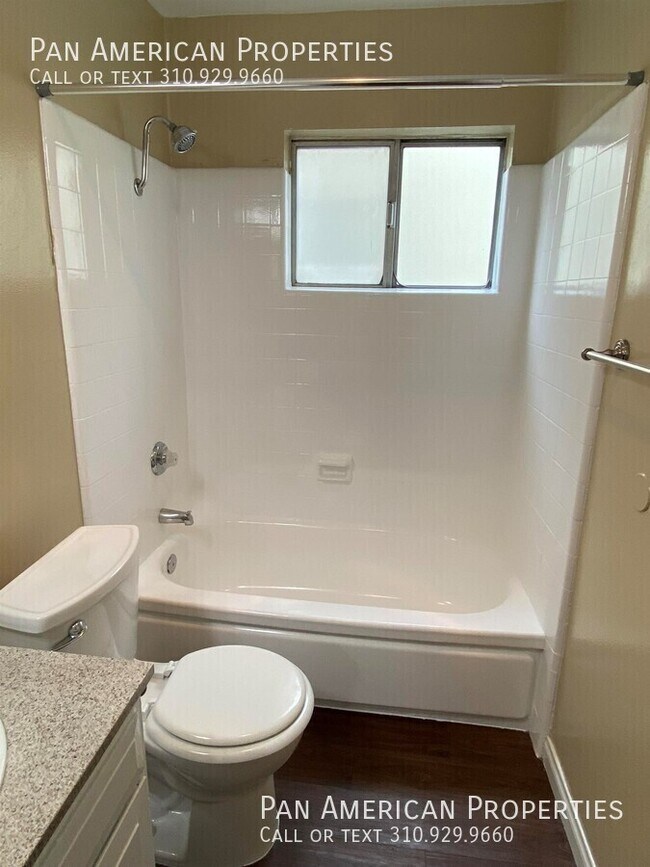 Building Photo - 812 N. Azusa-#4