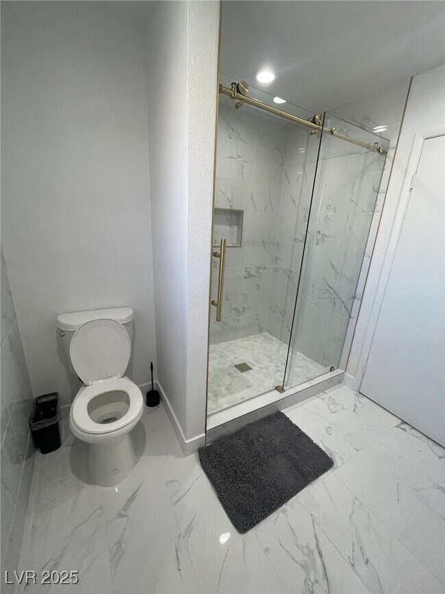 Building Photo - 3004 Ocean View Dr