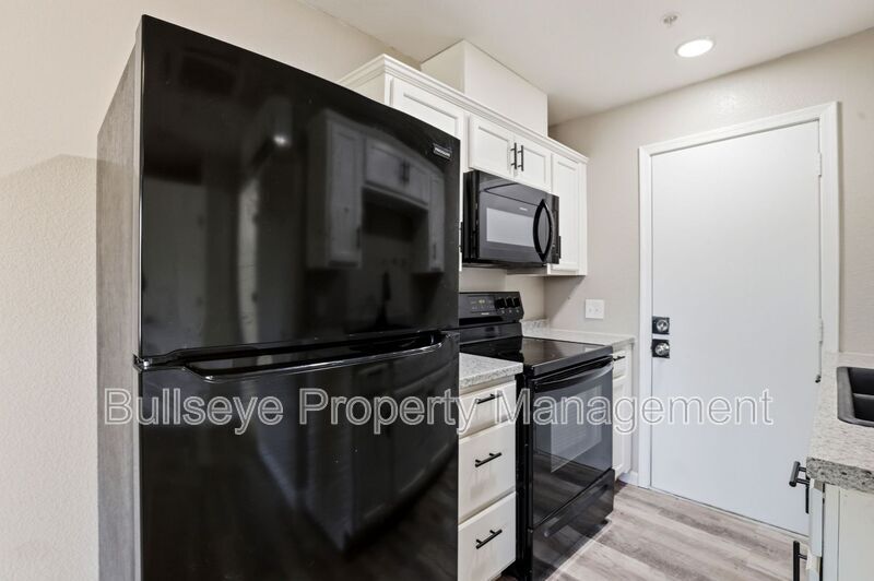 Building Photo - 840 E Turney Ave