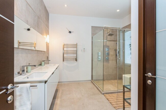 Building Photo - 96 Columbia Terrace