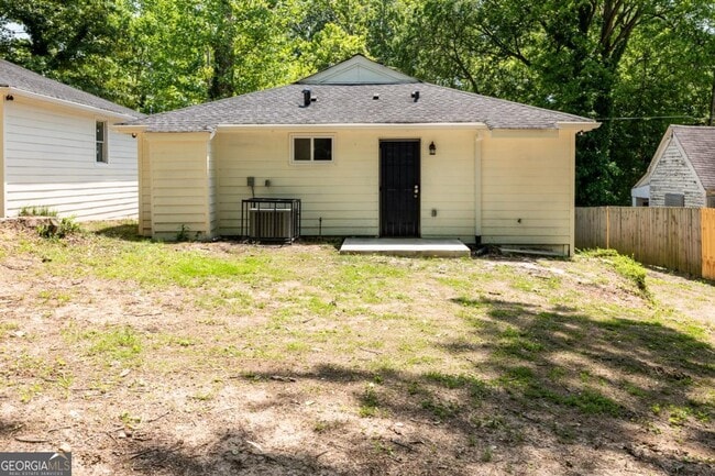 Building Photo - 450 Paines Ave NW