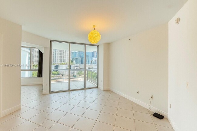 Building Photo - 350 S Miami Ave