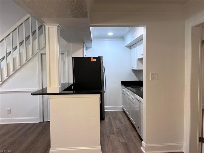 Building Photo - 947 Wildwood Square Ct