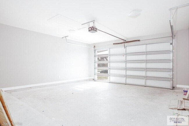Building Photo - 1434 White Oak Dr