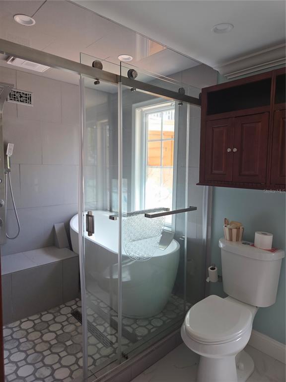 Building Photo - 507 Lakeshore Dr