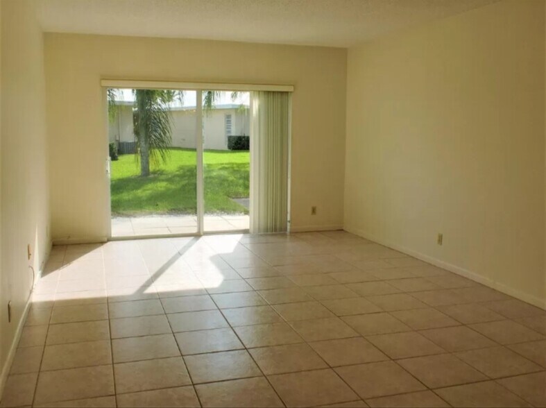 Building Photo - 8732 Bella Vista Dr