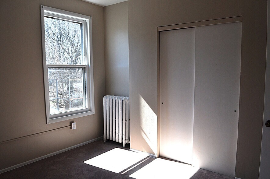 Building Photo - 44 N Pine Ave