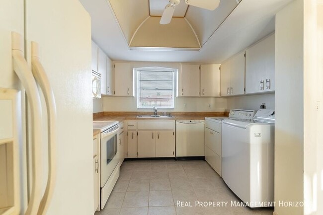 Building Photo - 4813 Independence Dr