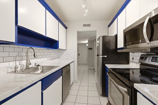 Building Photo - 450 N Civic Dr