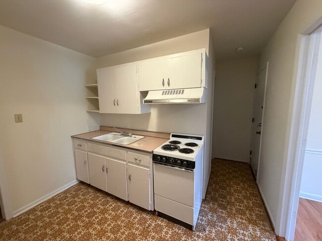 Building Photo - Classic 3BR/2BA Mid-Century Ranch on Ridge Road
